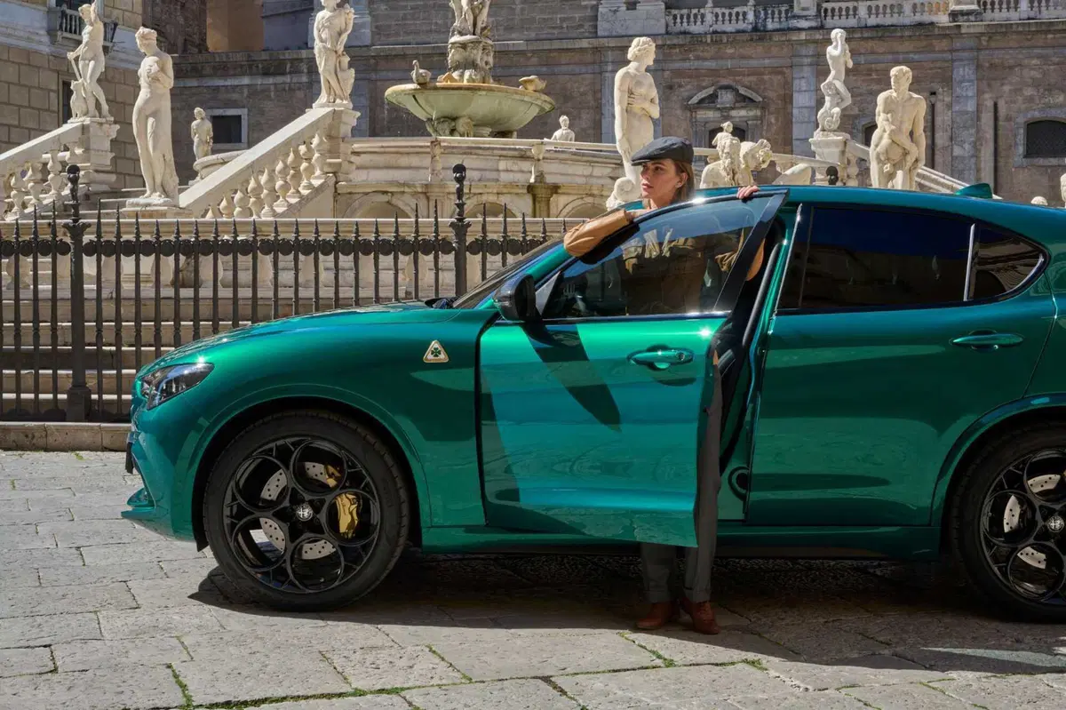 Alfa Romeo Stelvio Quadrifoglio: tutte le foto della versione 100° Anniversario (2)