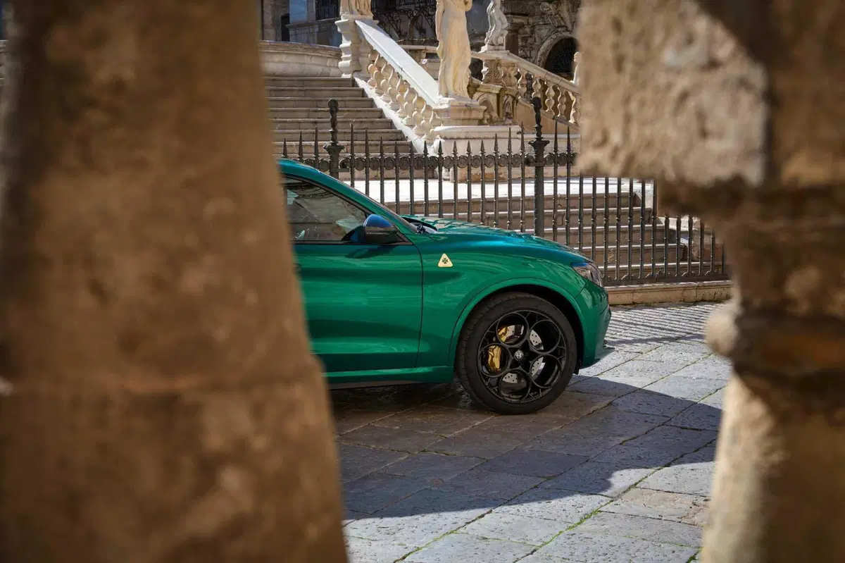 Alfa Romeo Stelvio Quadrifoglio: tutte le foto della versione 100° Anniversario (3)