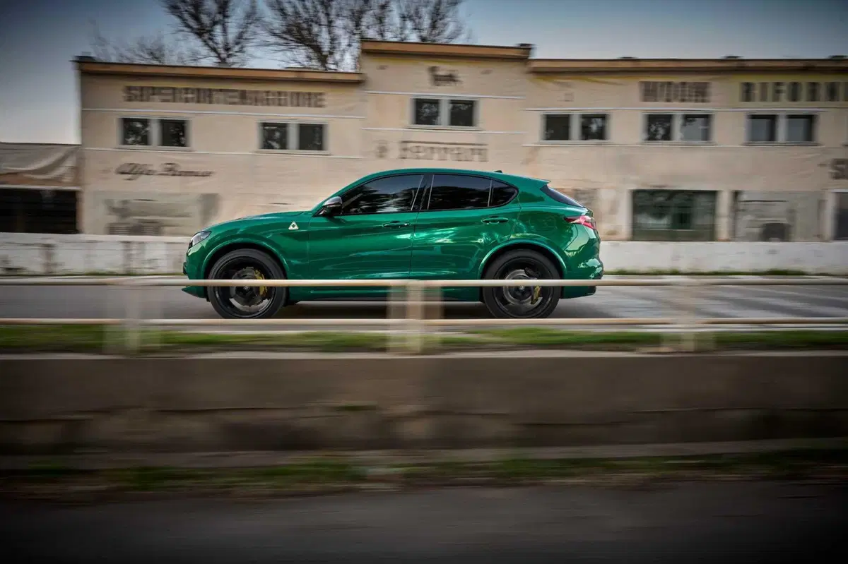 Alfa Romeo Stelvio Quadrifoglio: tutte le foto della versione 100° Anniversario (4)