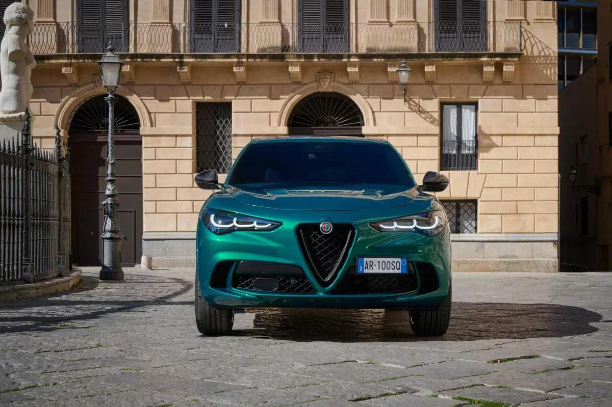 Alfa Romeo Stelvio Quadrifoglio: tutte le foto della versione 100° Anniversario (7)
