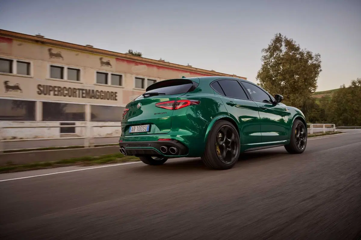 Alfa Romeo Stelvio Quadrifoglio: tutte le foto della versione 100° Anniversario (12)