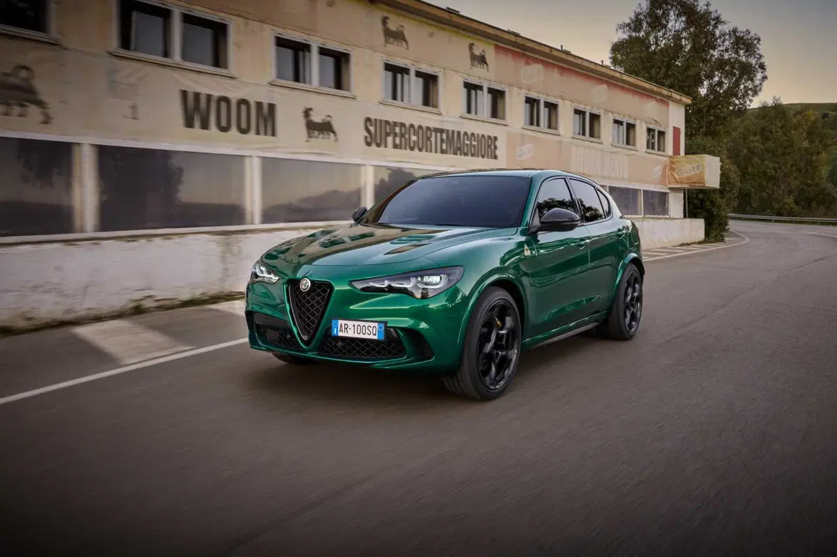 Alfa Romeo Stelvio Quadrifoglio: tutte le foto della versione 100° Anniversario (13)