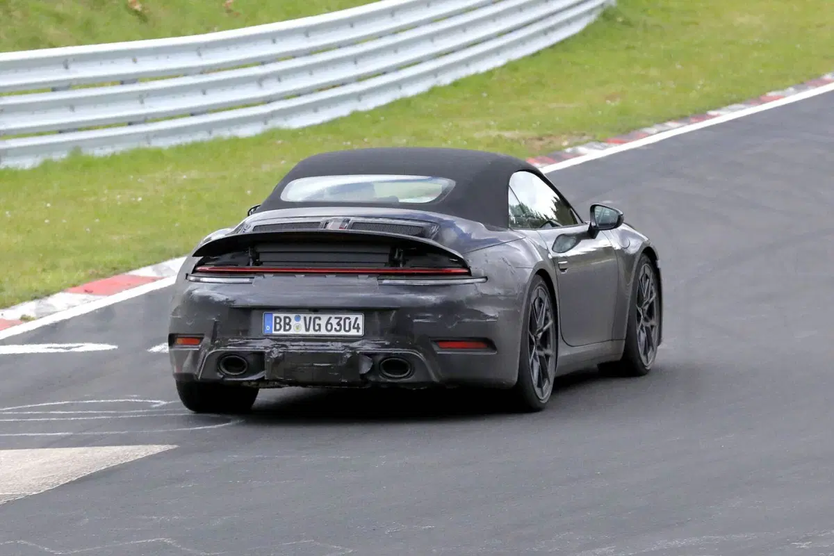 Porsche 911 Cabrio, il Facelift è stato avvistato al Nürburgring [Foto Spia]  (5)