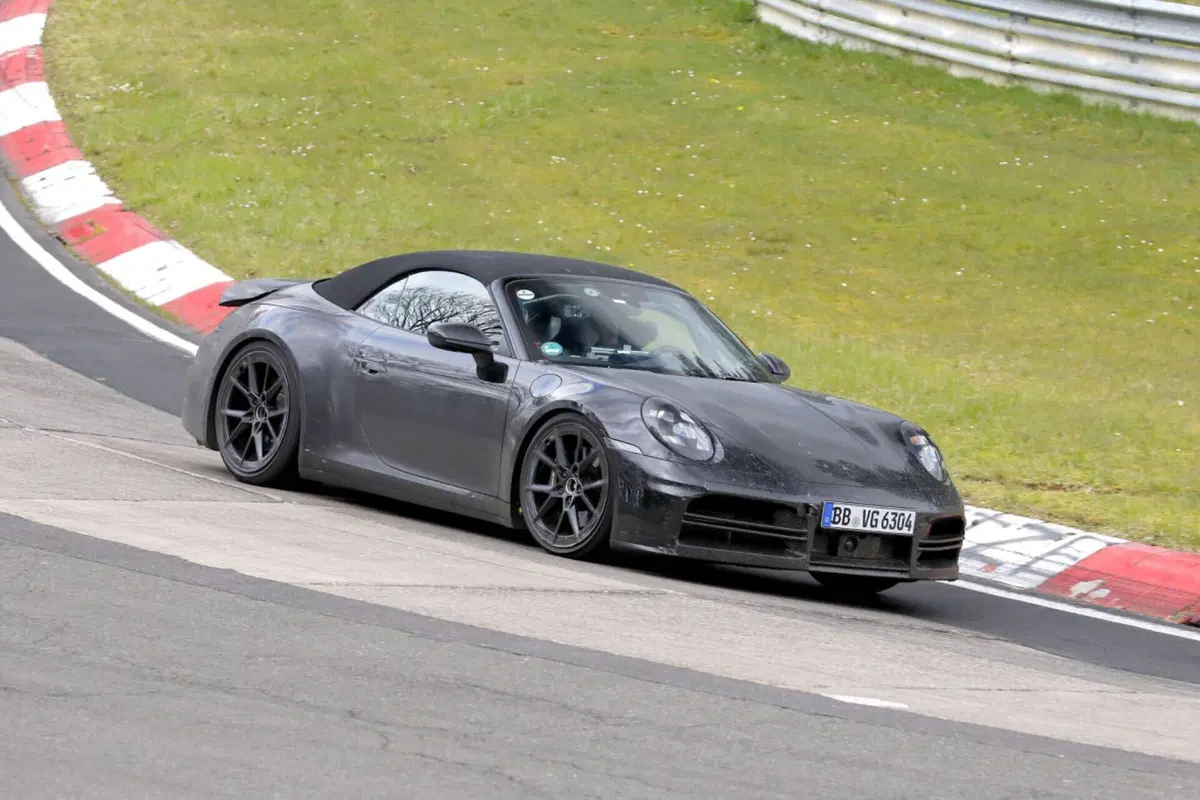 Porsche 911 Cabrio, il Facelift è stato avvistato al Nürburgring [Foto Spia]  (10)