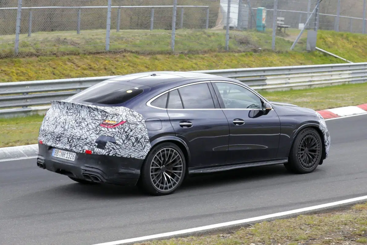 Mercedes AMG GLC 63, la nuova Coupé è in arrivo [Foto Spia] (8)