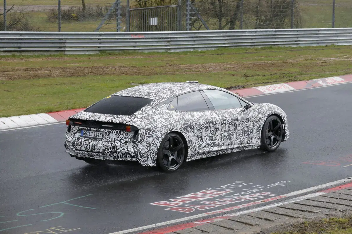 Lotus Envya, l’elettrica da 872 Cv è stata avvistata al Nürburgring [Foto Spia]  (3)