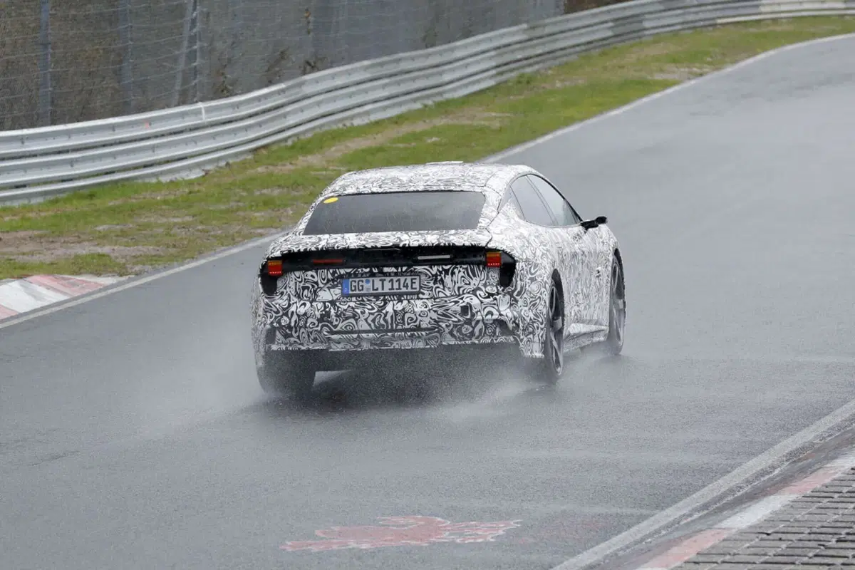 Lotus Envya, l’elettrica da 872 Cv è stata avvistata al Nürburgring [Foto Spia]  (8)