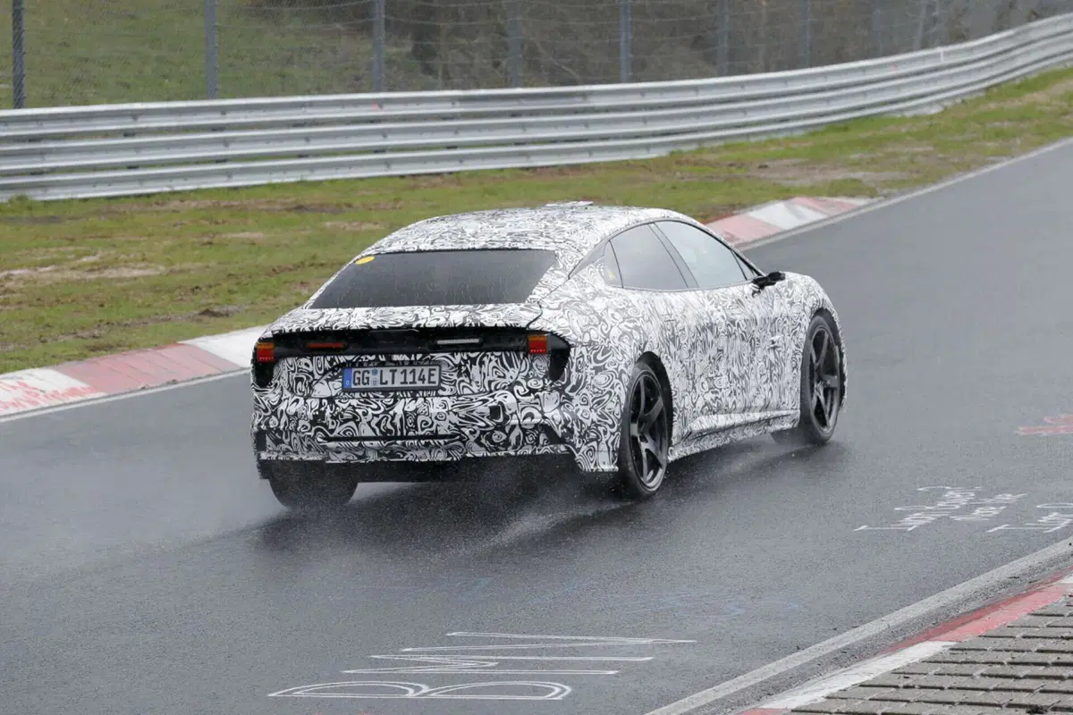 Lotus Envya, l’elettrica da 872 Cv è stata avvistata al Nürburgring [Foto Spia]  (12)