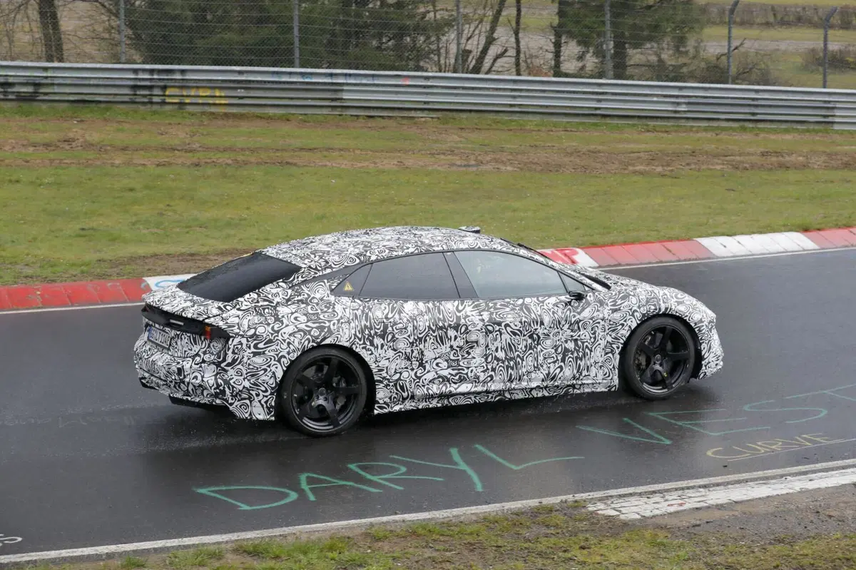 Lotus Envya, l’elettrica da 872 Cv è stata avvistata al Nürburgring [Foto Spia]  (14)