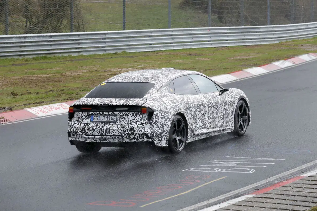Lotus Envya, l’elettrica da 872 Cv è stata avvistata al Nürburgring [Foto Spia]  (13)