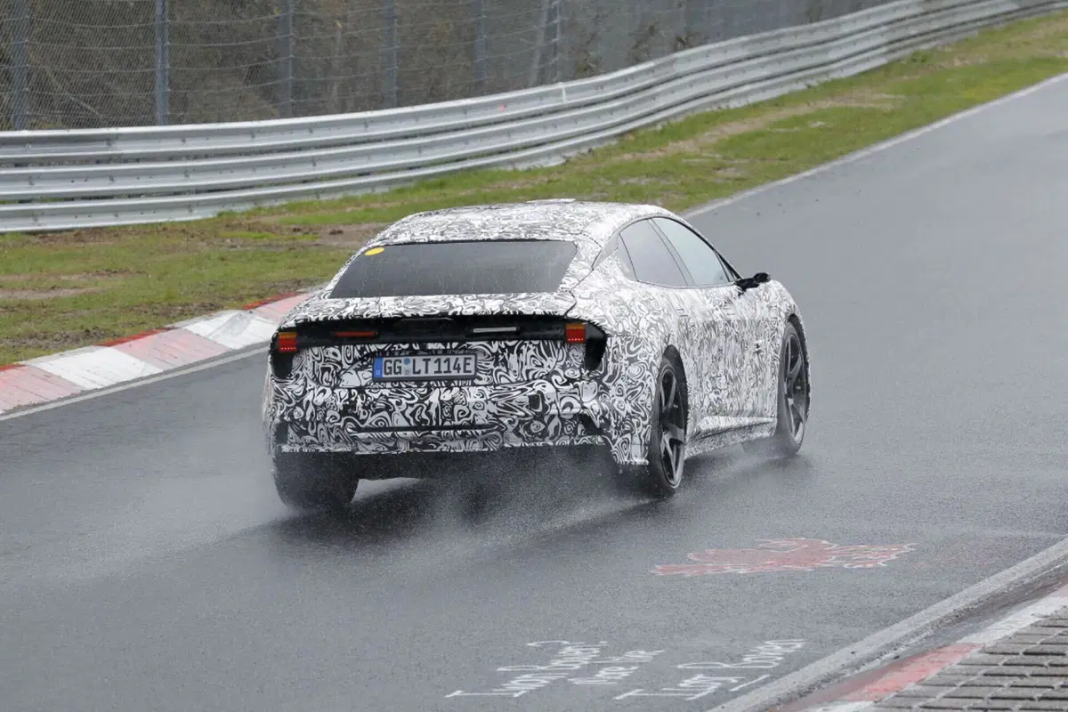 Lotus Envya, l’elettrica da 872 Cv è stata avvistata al Nürburgring [Foto Spia]  (17)