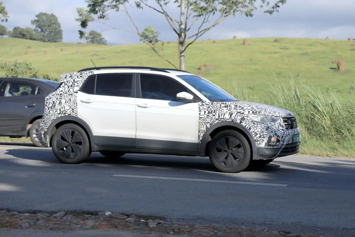 Volkswagen T-Cross, ecco il nuovo Model Year 2023 [Foto Spia] (2)
