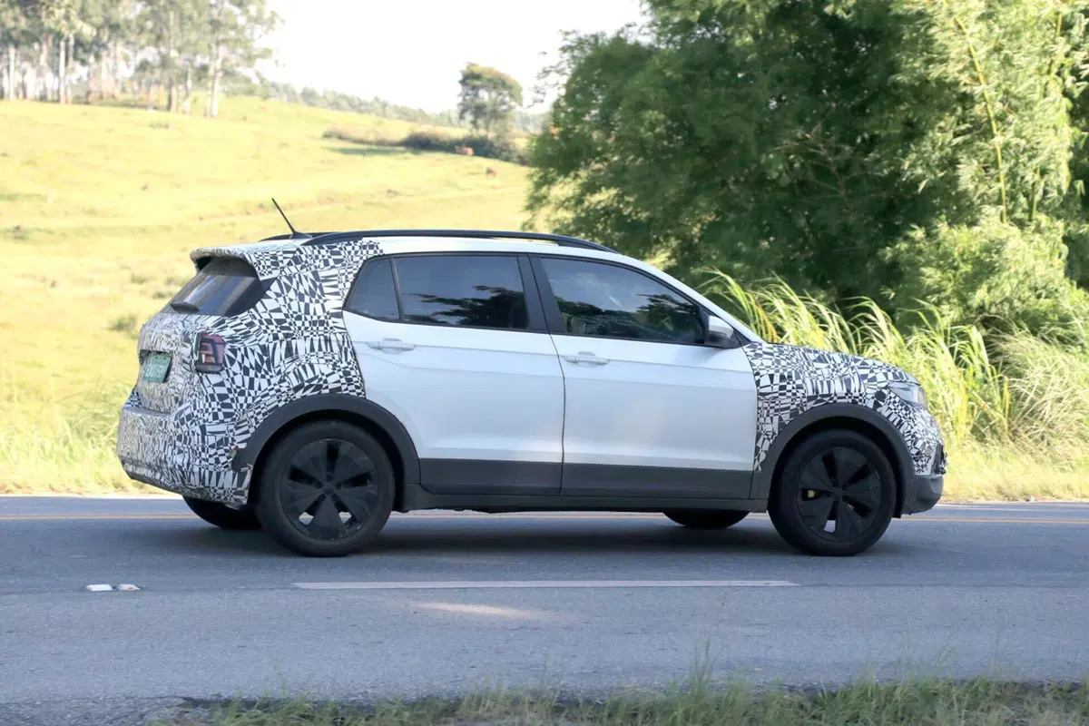 Volkswagen T-Cross, ecco il nuovo Model Year 2023 [Foto Spia] (3)