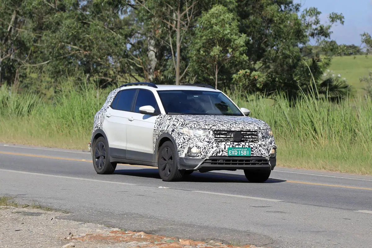 Volkswagen T-Cross, ecco il nuovo Model Year 2023 [Foto Spia] (4)