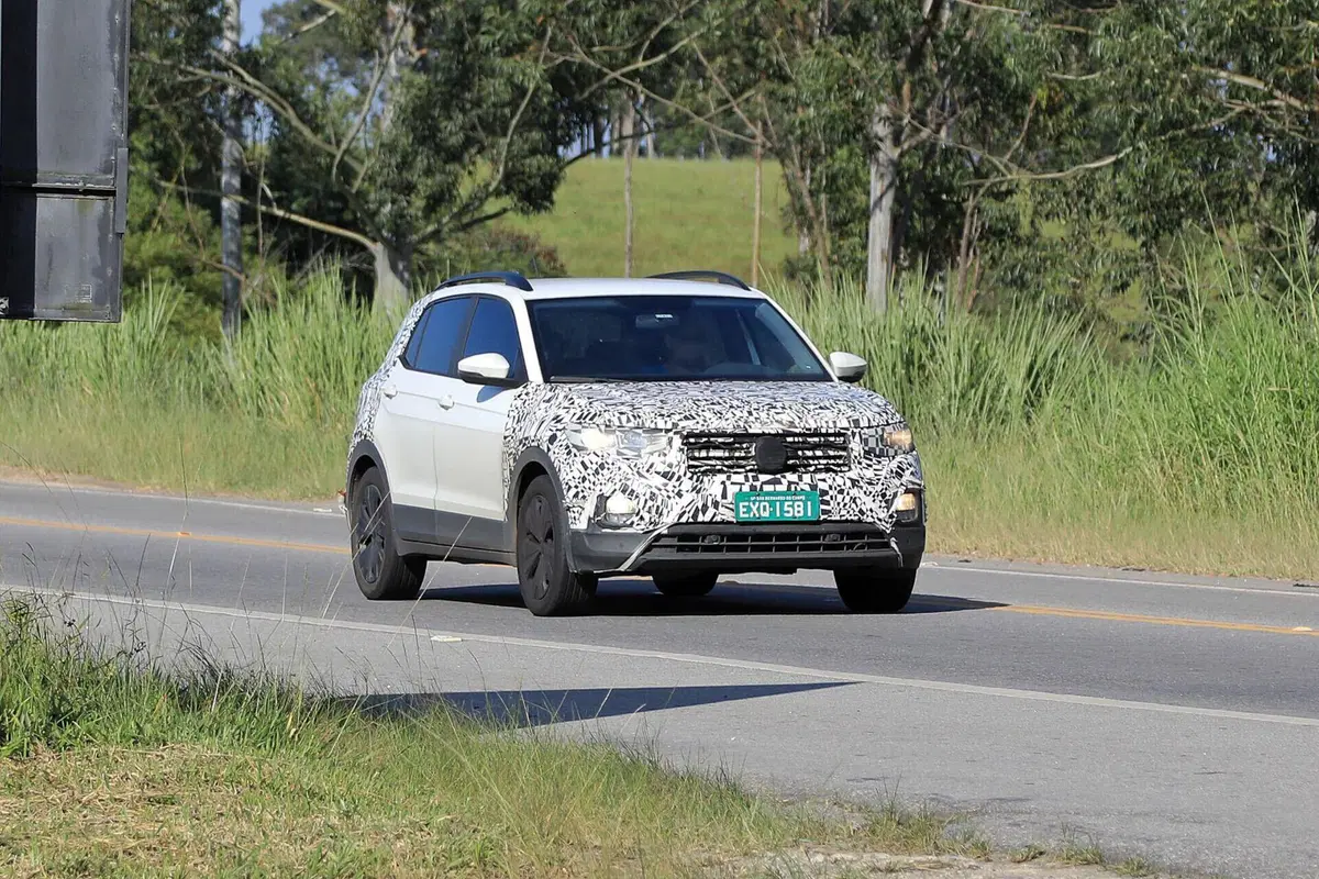 Volkswagen T-Cross, ecco il nuovo Model Year 2023 [Foto Spia] (5)