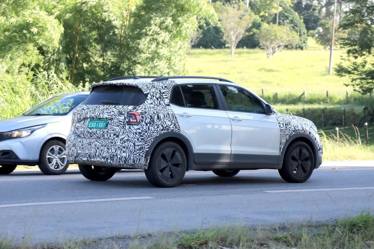 Volkswagen T-Cross, ecco il nuovo Model Year 2023 [Foto Spia] (7)