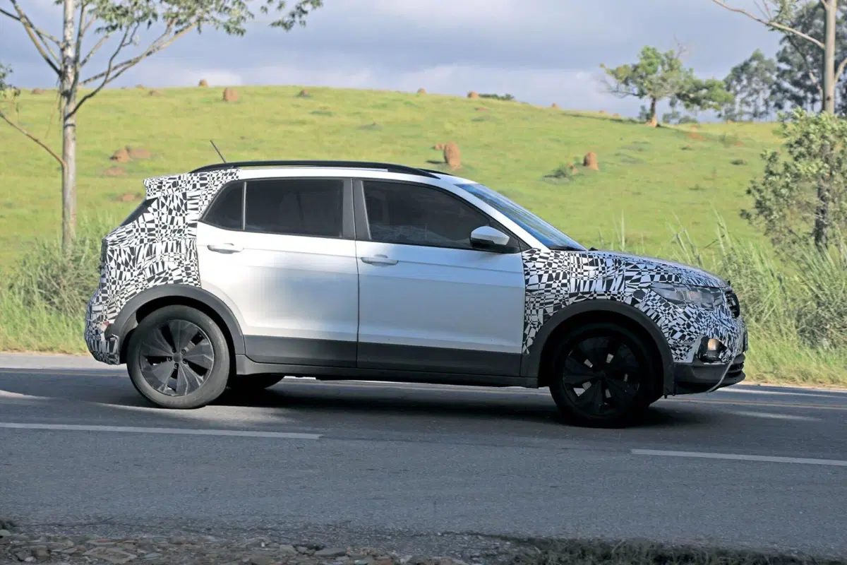 Volkswagen T-Cross, ecco il nuovo Model Year 2023 [Foto Spia] (10)