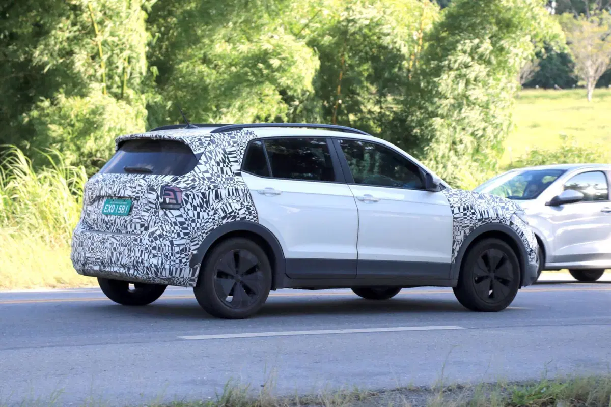 Volkswagen T-Cross, ecco il nuovo Model Year 2023 [Foto Spia] (11)