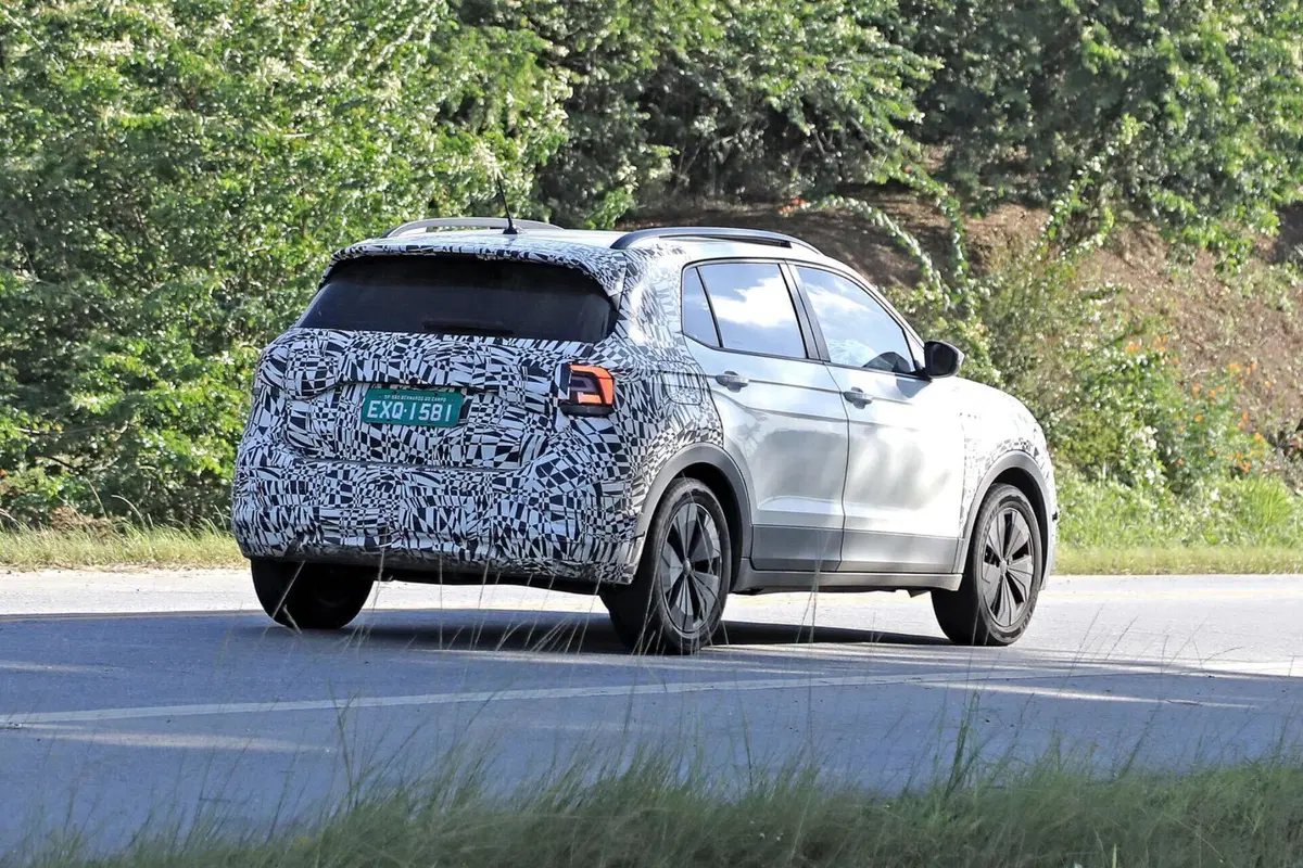 Volkswagen T-Cross, ecco il nuovo Model Year 2023 [Foto Spia] (14)