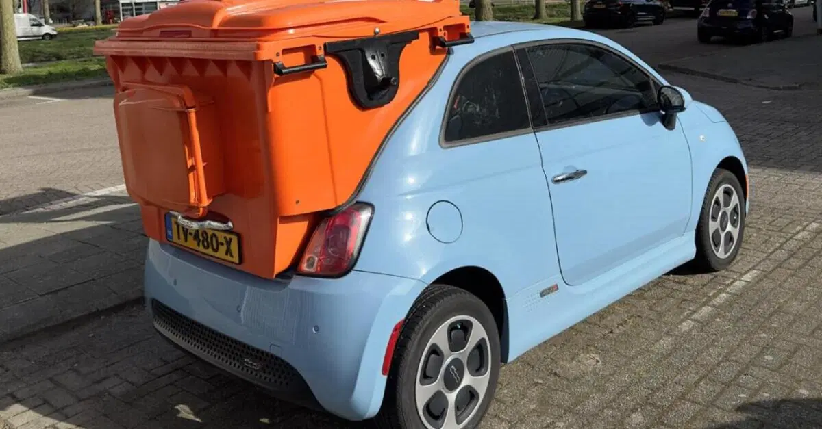 La Fiat 500e trasformata cos&igrave; &egrave; decisamente "trash"