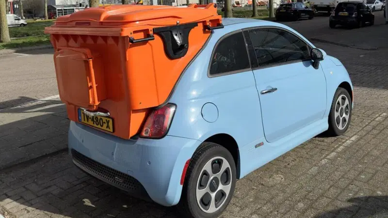 La Fiat 500e trasformata cos&igrave; &egrave; decisamente "trash"