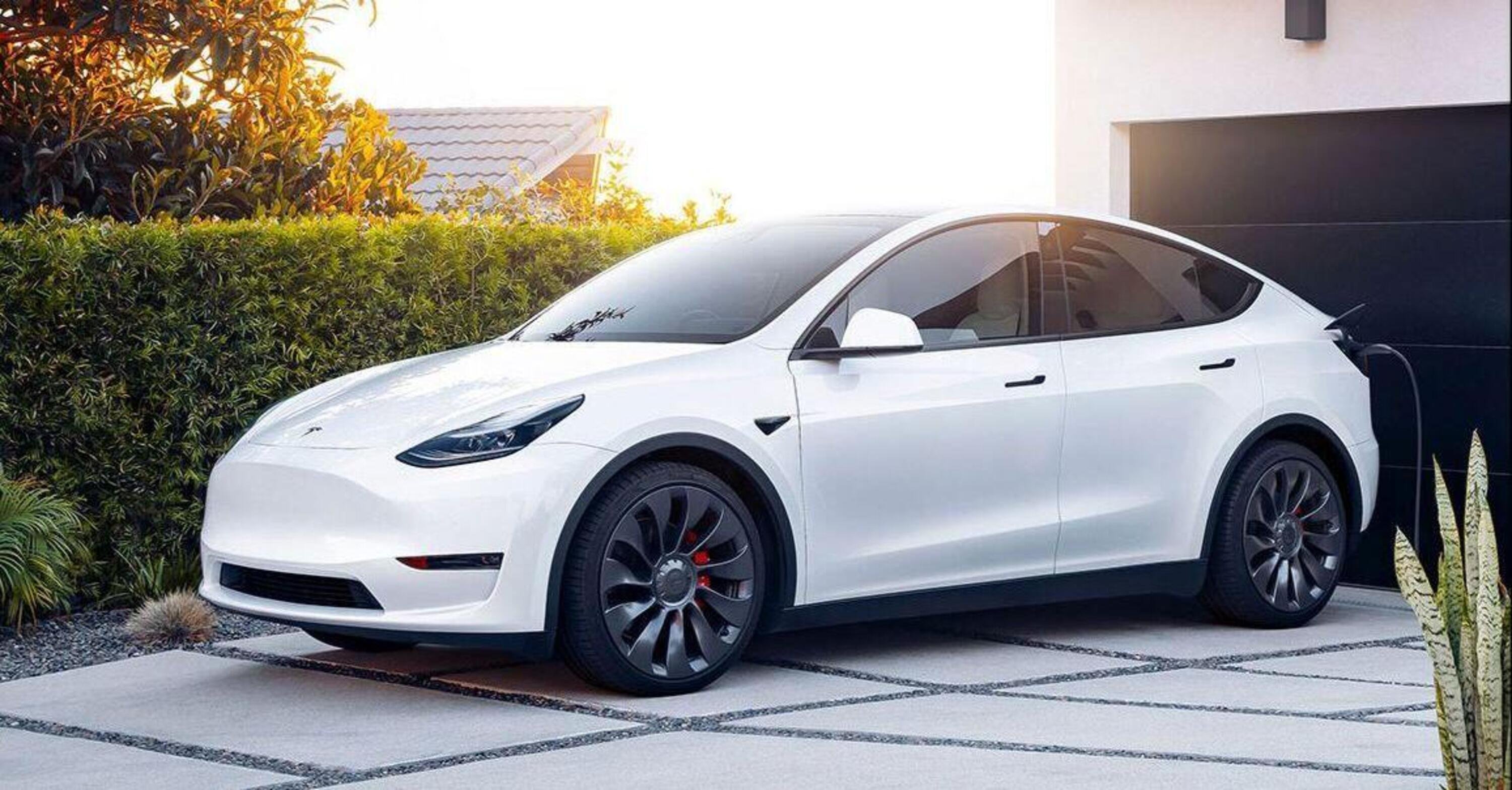 Tesla, nuovo listino Italia, tagli di prezzo fino a 11.000 euro