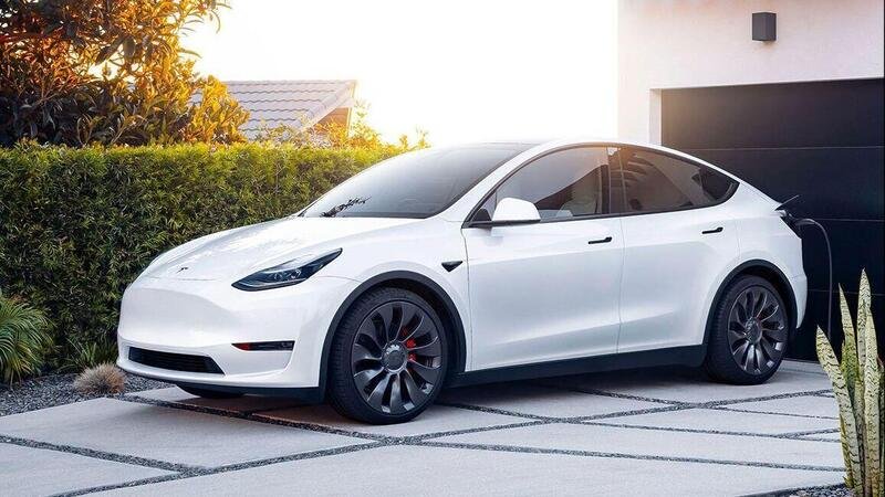 Tesla, nuovo listino Italia, tagli di prezzo fino a 11.000 euro