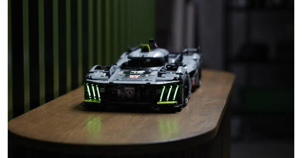 WEC in LEGO: l&rsquo;Hypercar Peugeot 9X8 24H Le Mans Hybrid sar&agrave; presto tutta da costruire