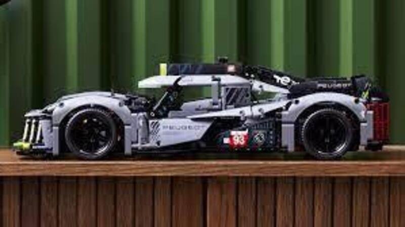 WEC in LEGO: l&rsquo;Hypercar Peugeot 9X8 24H Le Mans Hybrid sar&agrave; presto tutta da costruire