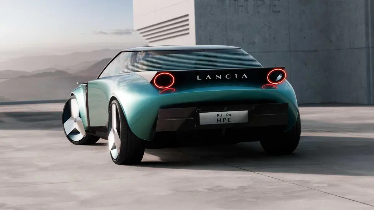 Lancia PU+RA HPE: la concept tri-generazionale (4)