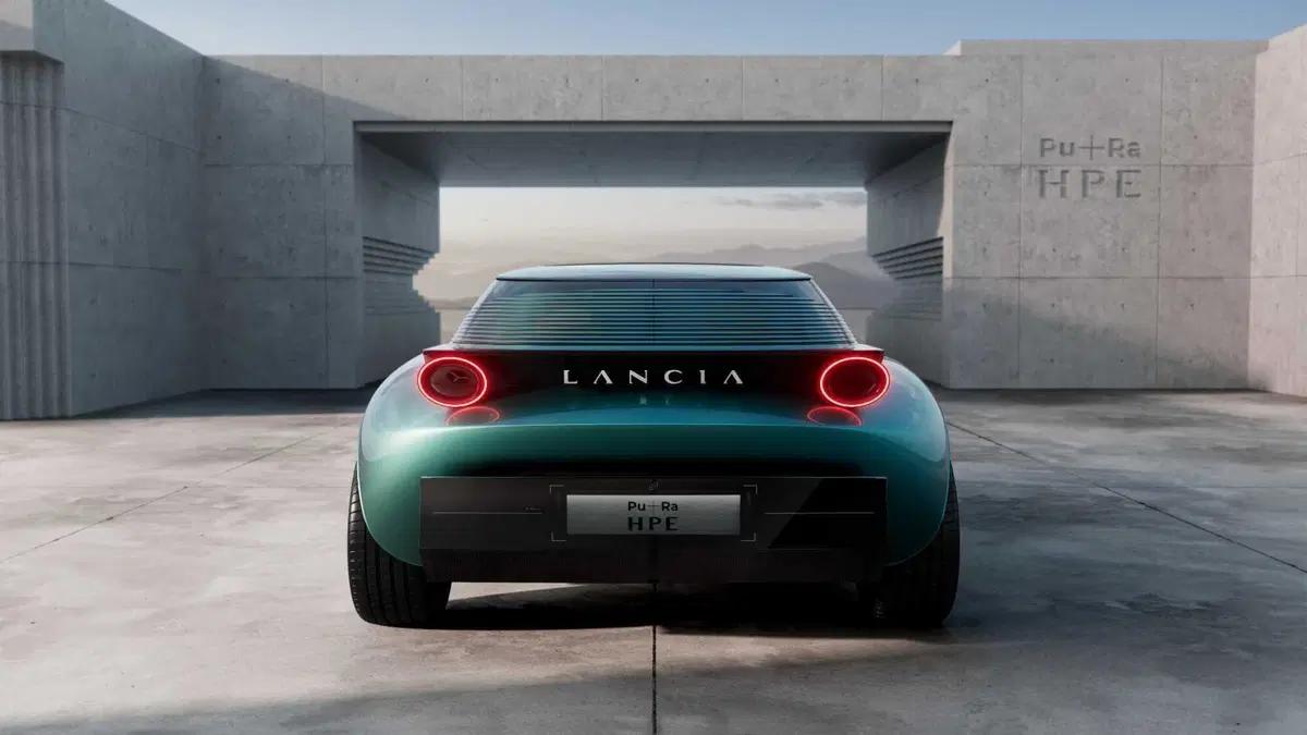 Lancia PU+RA HPE: la concept tri-generazionale (9)