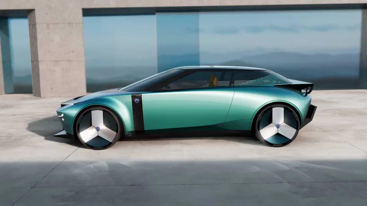 Lancia PU+RA HPE: la concept tri-generazionale (12)