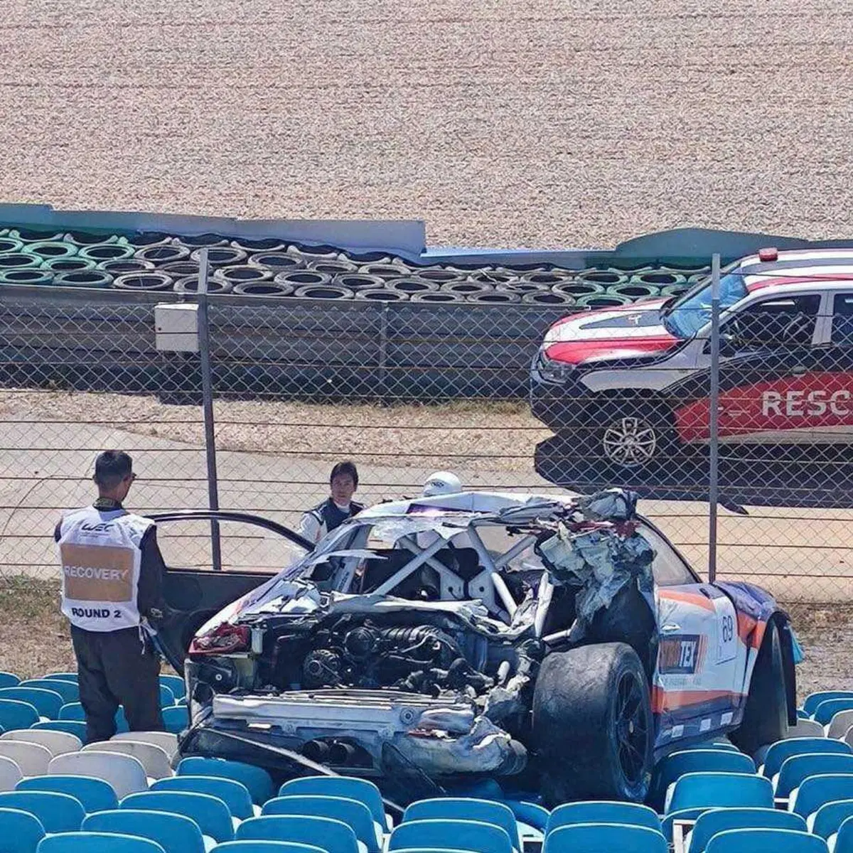 Portimao, la Porsche GT3 Cup va fuori pista sulle tribune (nessun ferito) (2)
