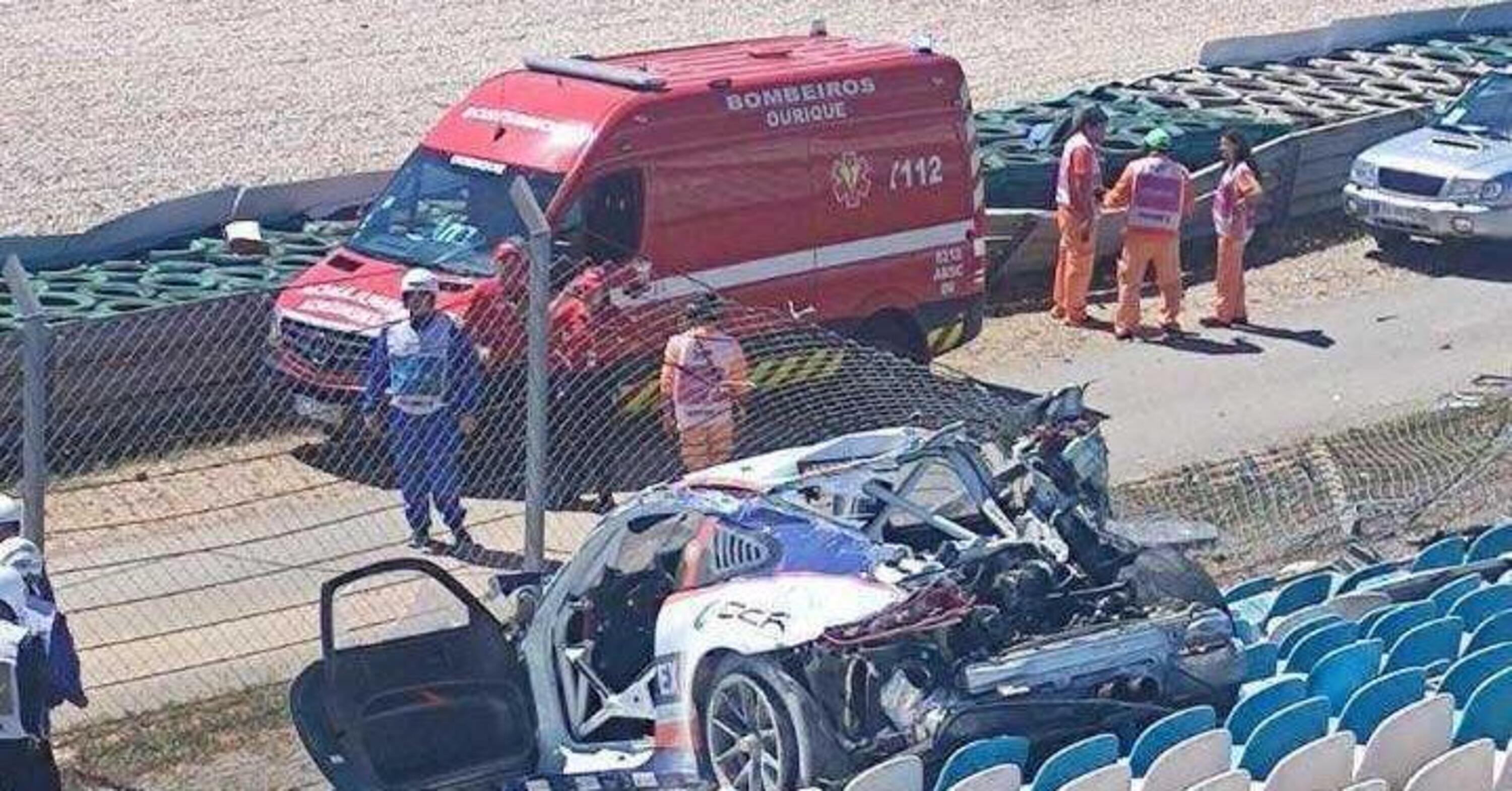 Portimao, la Porsche GT3 Cup va fuori pista sulle tribune (nessun ferito)