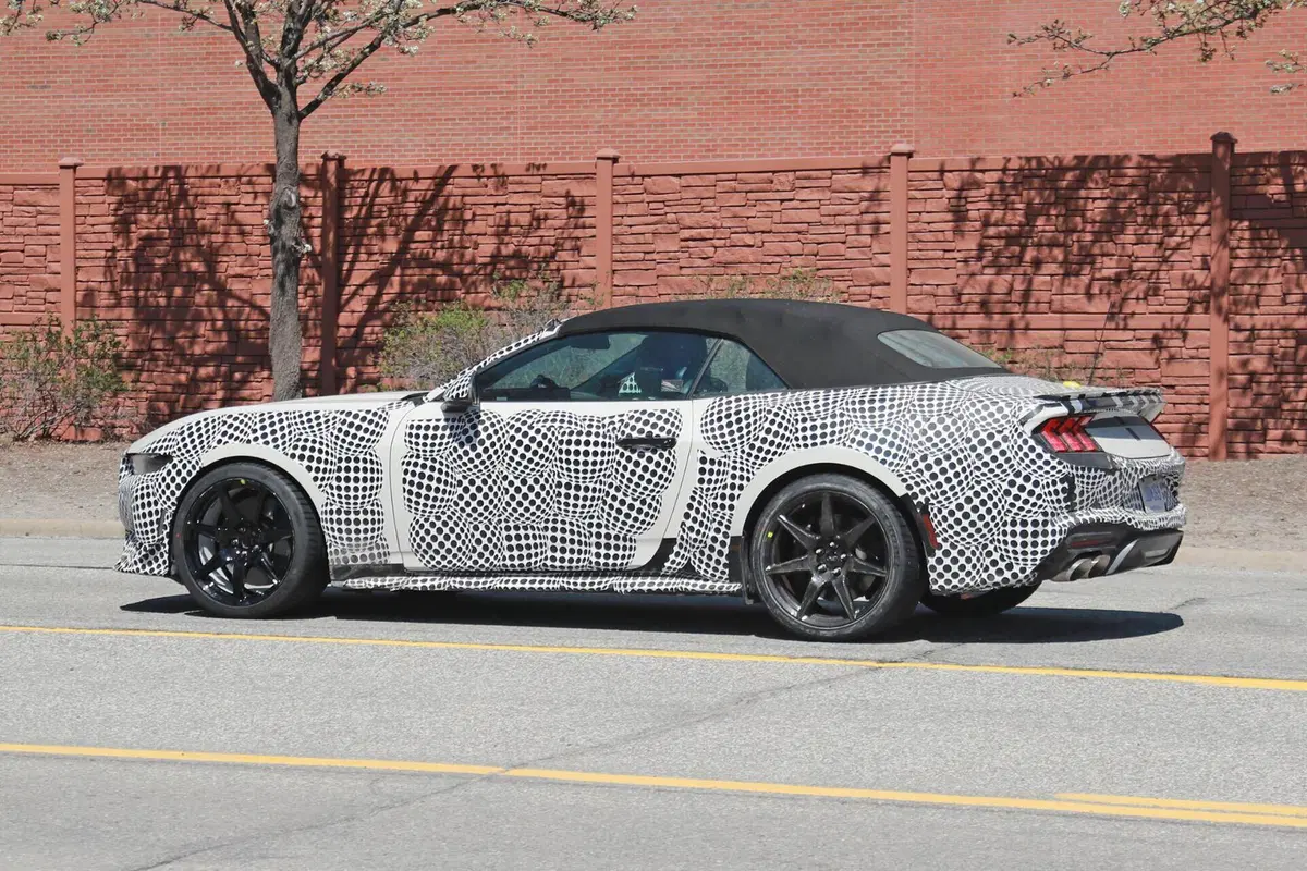 Ford Mustang Shelby GT500, il V8 ruggisce in USA [Foto Spia] (3)
