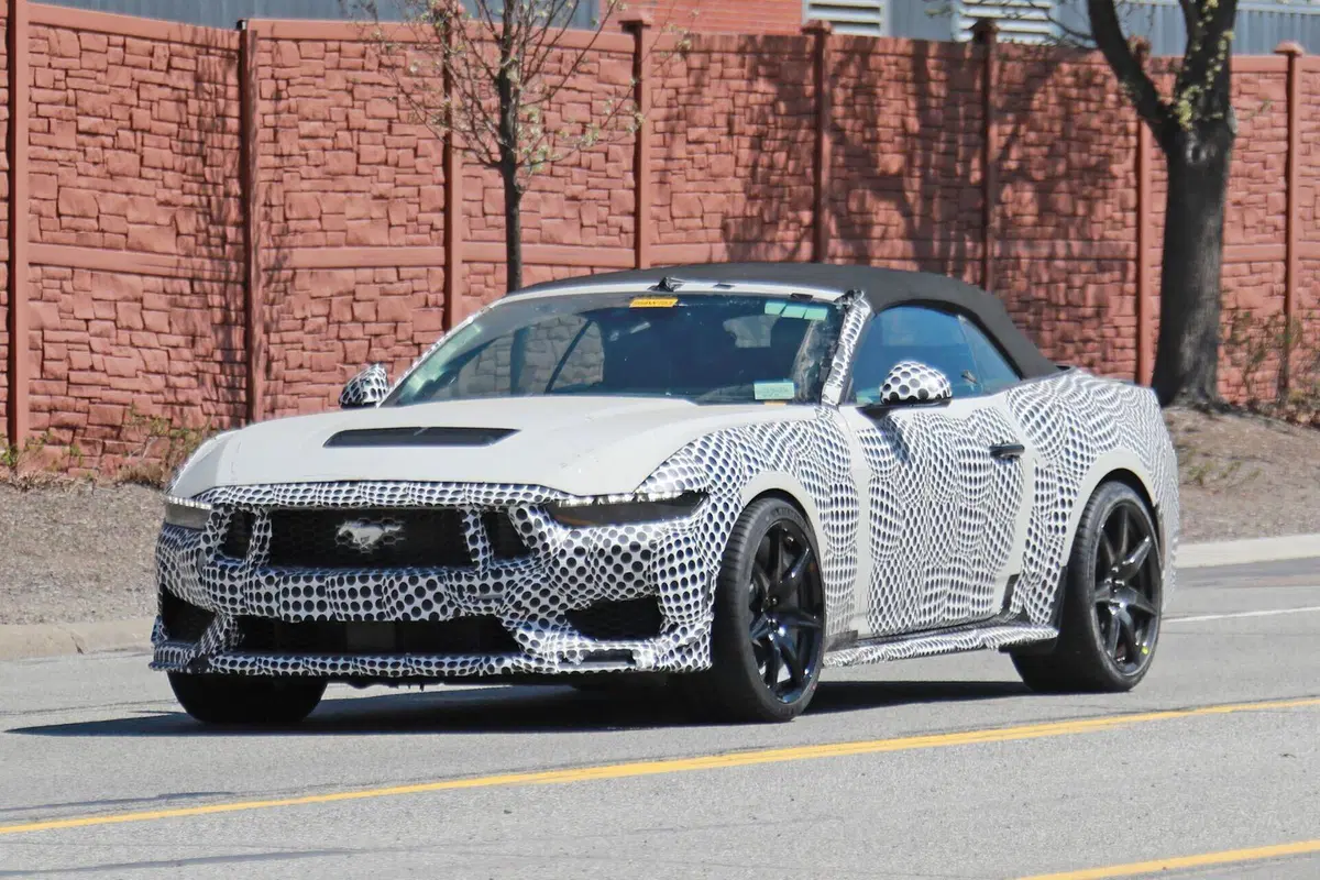 Ford Mustang Shelby GT500, il V8 ruggisce in USA [Foto Spia] (4)