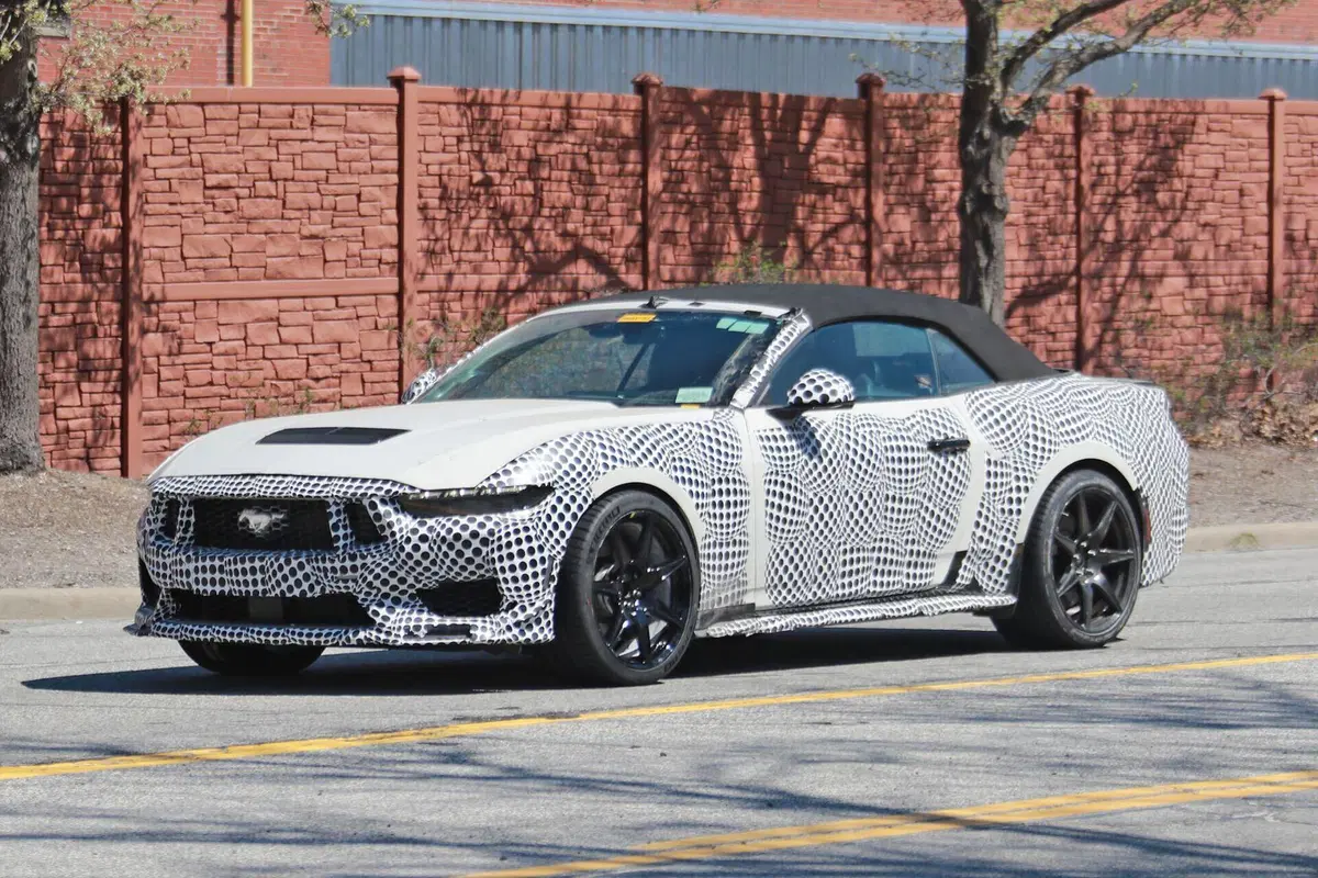 Ford Mustang Shelby GT500, il V8 ruggisce in USA [Foto Spia] (5)