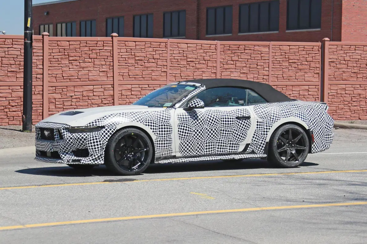 Ford Mustang Shelby GT500, il V8 ruggisce in USA [Foto Spia] (7)