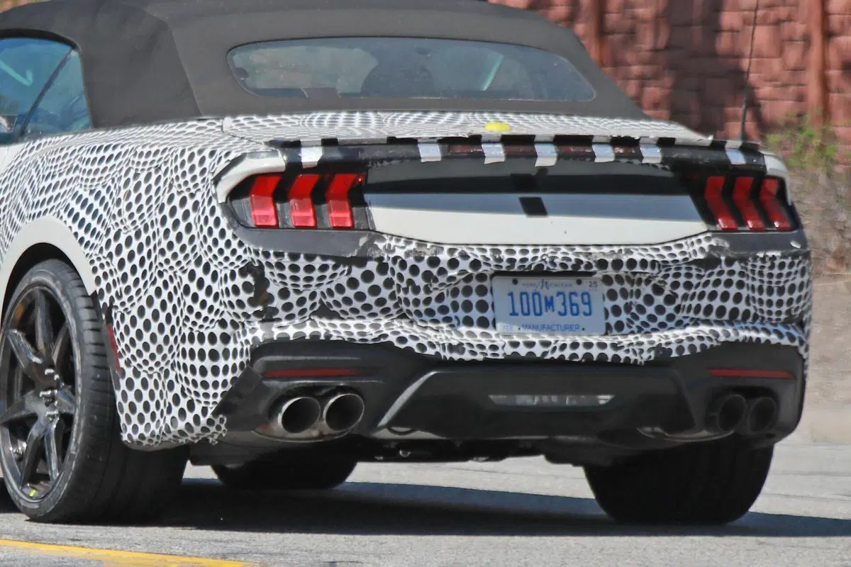 Ford Mustang Shelby GT500, il V8 ruggisce in USA [Foto Spia] (8)