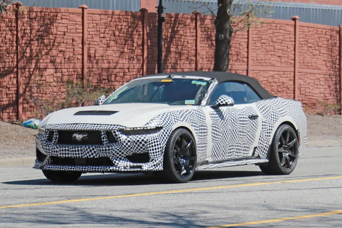 Ford Mustang Shelby GT500, il V8 ruggisce in USA [Foto Spia] (9)