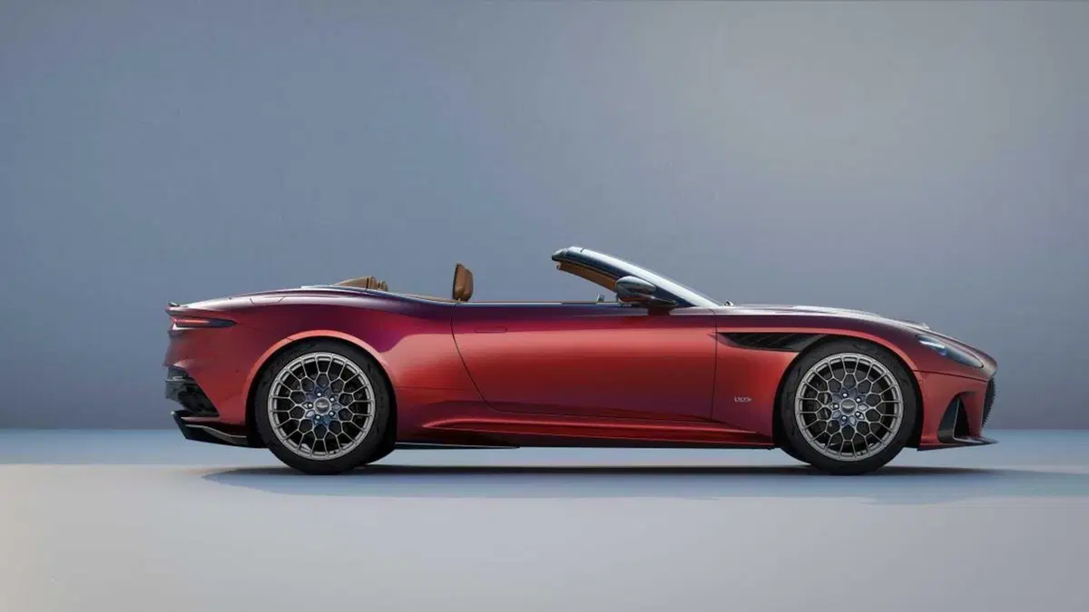 Aston Martin DBS 770 Ultimate Volante, bastano 770 Cv e 900 Nm? (4)