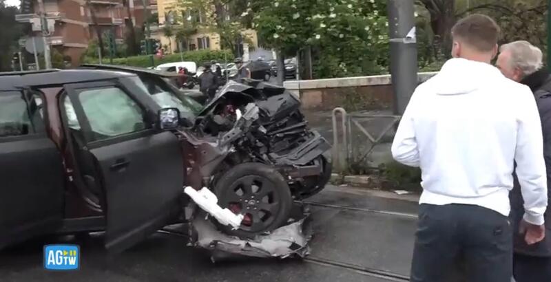 Ciro Immobile: incidente con la Land Rover Defender a Roma contro un tram