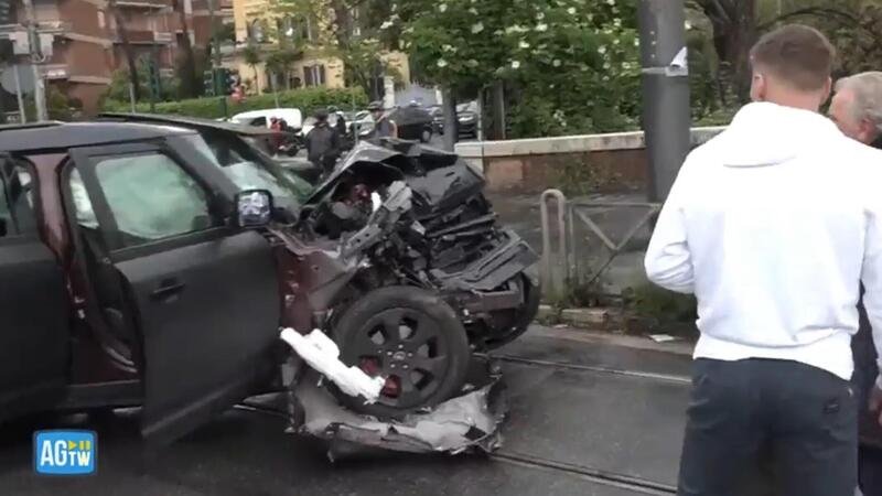 Ciro Immobile: incidente con la Land Rover Defender a Roma contro un tram