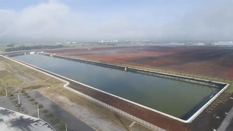 La riserva d'acqua riciclata di uno stabilimento Audi