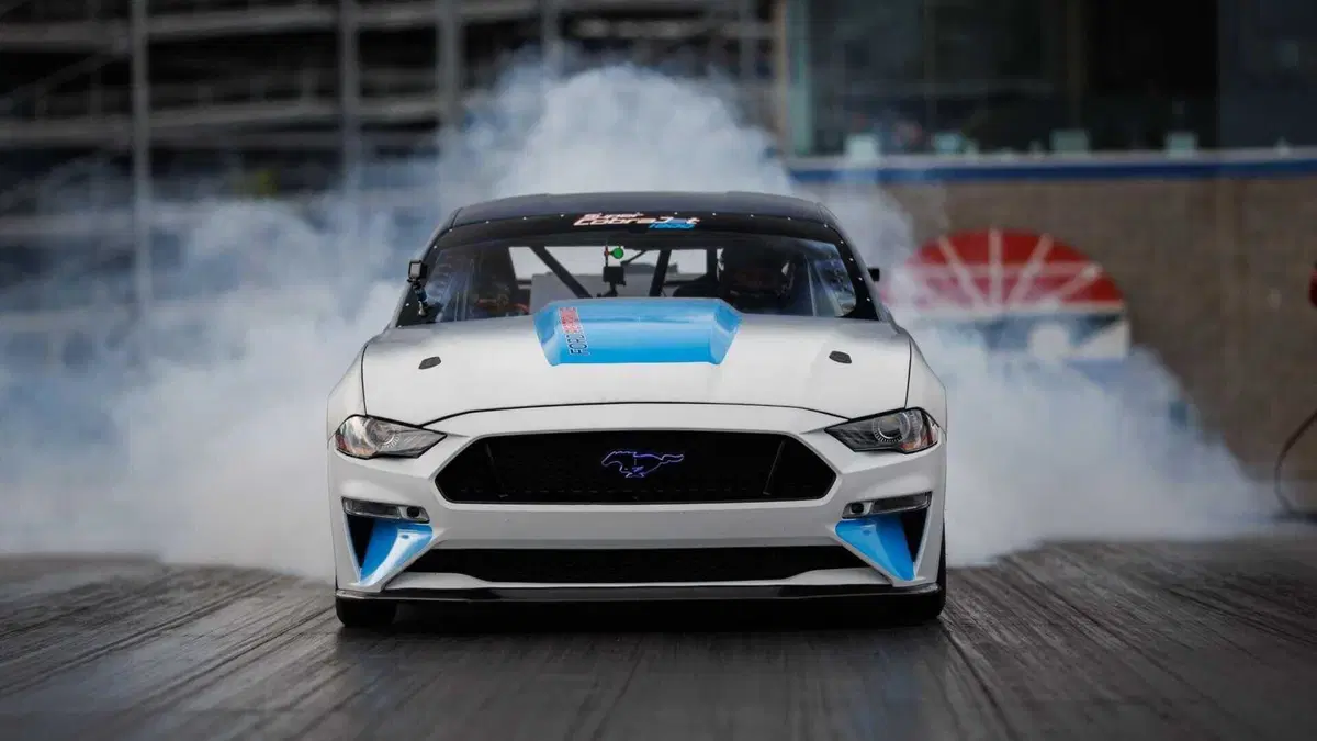 Ford Mustang Super Cobra Jet, bastano 1.800 CV elettrici? (2)