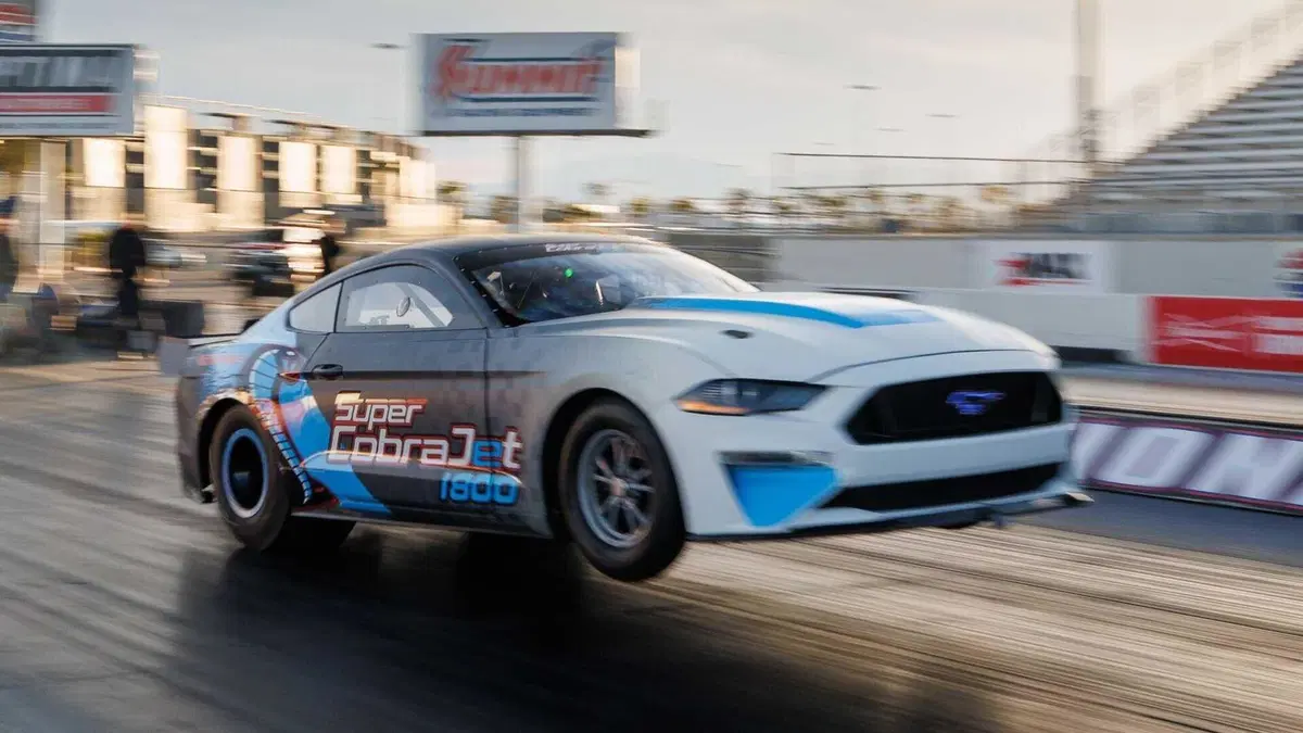 Ford Mustang Super Cobra Jet, bastano 1.800 CV elettrici? (3)