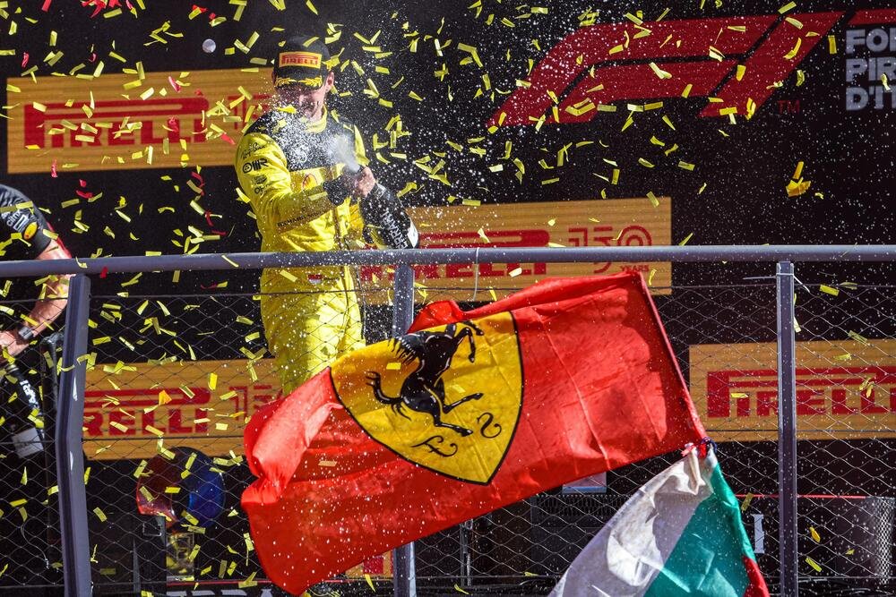 Charles Leclerc sul podio del GP d&#039;Italia 2022 di F1 a Monza