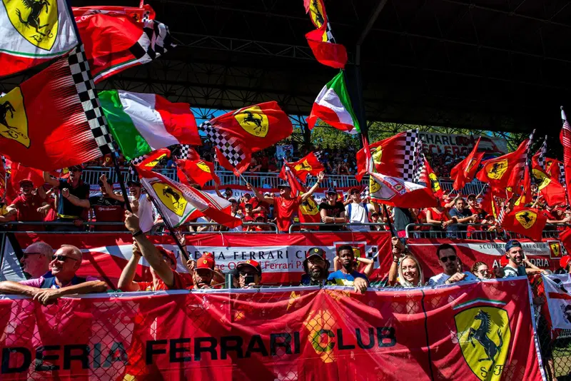 Gli spettatori sulle tribune di Monza nel 2022 per il GP d'Italia di F1