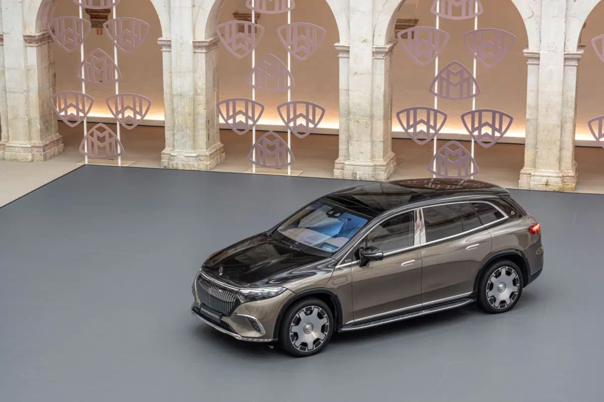 Mercedes-Maybach EQS, il prezzo parte da 200.000 euro (2)