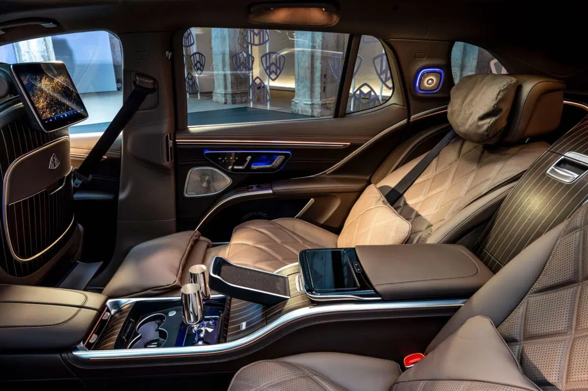 Mercedes-Maybach EQS, il prezzo parte da 200.000 euro (4)